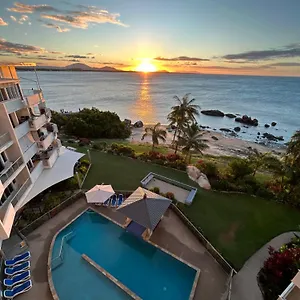 Coral Cove - Absolute Beachfront Bowen