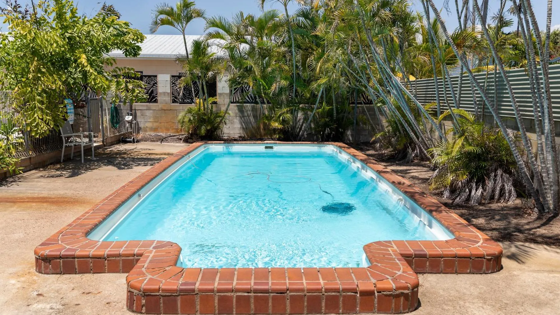 Palm View Holiday Apartments Bowen Aparthotel