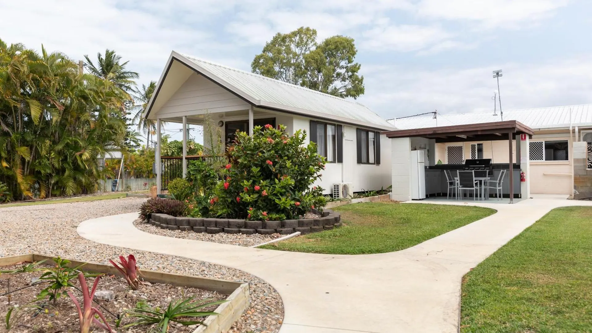 Palm View Holiday Apartments Bowen Aparthotel